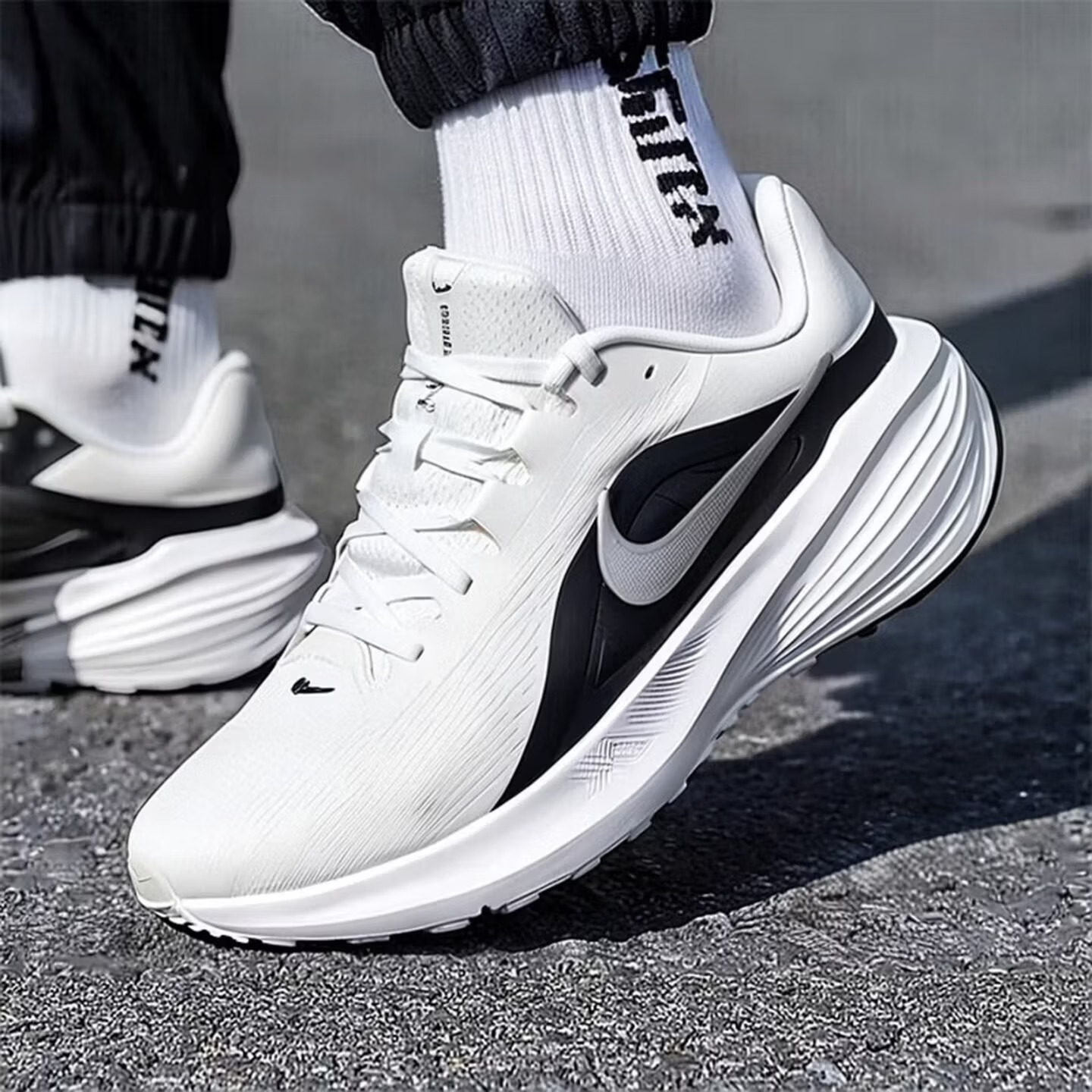 NIKE DOWNSHIFTER 14 Men's Runn - Lightweight Road Running Shoes 评论和价格